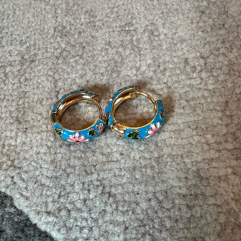 Blue floral gold hoop earring set